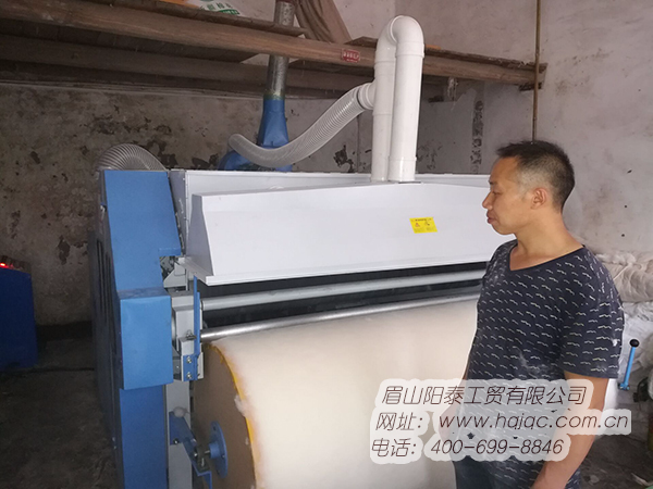 贵州赤水赖老板的精细弹花一体机安装成功。