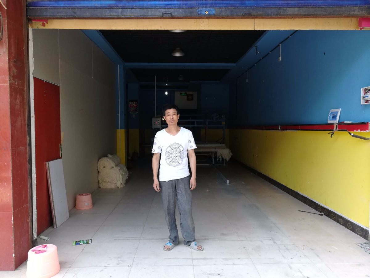 绵阳梓潼蒙老板的弹棉花机器安装完成。