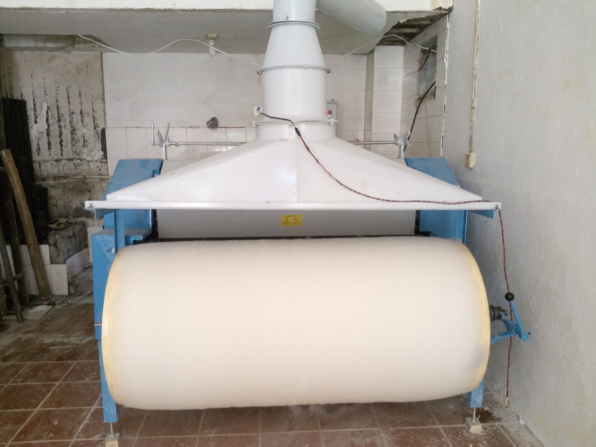 湖南邵阳宋老板精细弹花机安装成功。