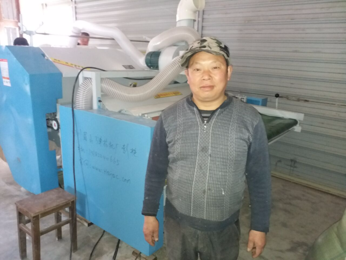 江西弹花机客户 九江周老板开松精细梳理一体机安装调试完成