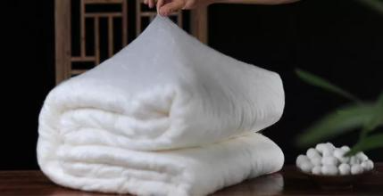 用蚕丝机 开茧机做机制桑蚕丝被的基本流程。