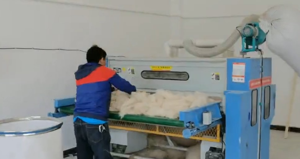 西藏山南羊毛被加工厂设备安装完成